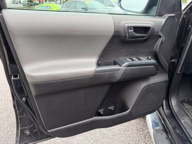Used 2022 Toyota Tacoma SR AWD/4WD image 8