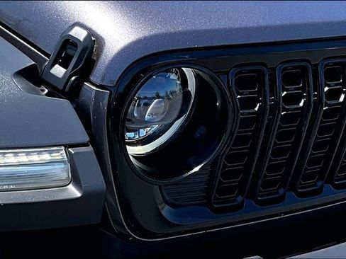 Used 2024 Jeep Wrangler Unlimited AWD/4WD image 30
