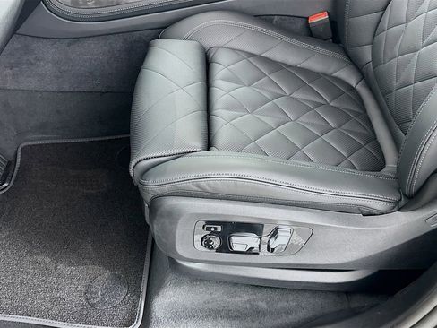 Used 2025 BMW X7 xDrive40i w/ Premium Package image 21