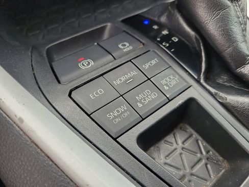 Used 2021 Toyota RAV4 LE image 22