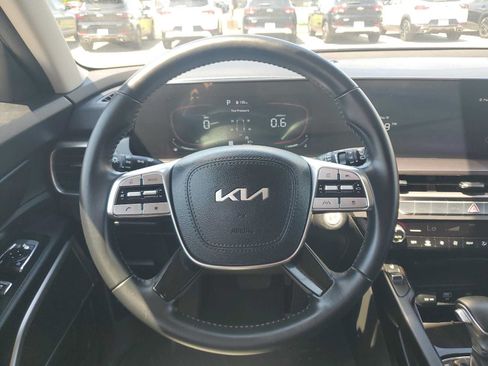Used 2024 Kia Telluride S w/ S Sunroof Package FWD image 12