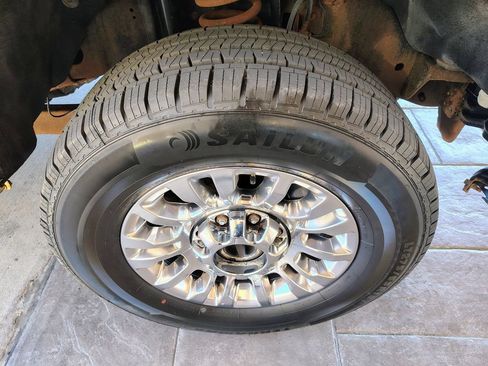 Used 2011 Ford F250 XL w/ Skid Plate Pkg AWD/4WD image 21