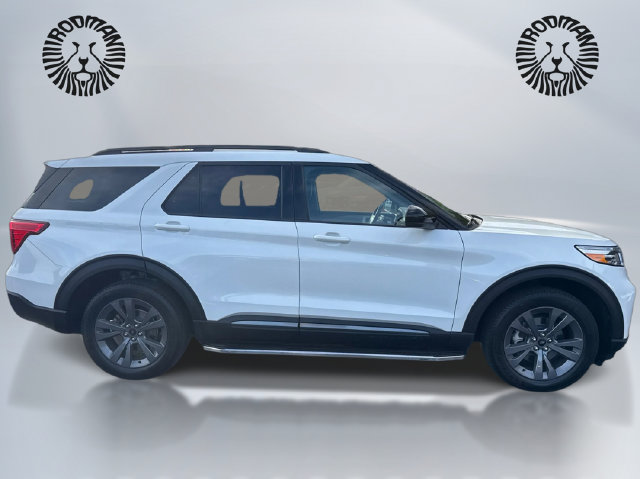 Used 2023 Ford Explorer XLT w/ Equipment Group 202A AWD/4WD image 5