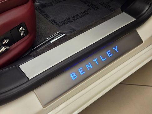 Certified 2023 Bentley Flying Spur V8 AWD/4WD image 28