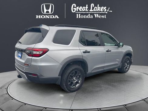 Certified 2025 Honda Pilot TrailSport image 5