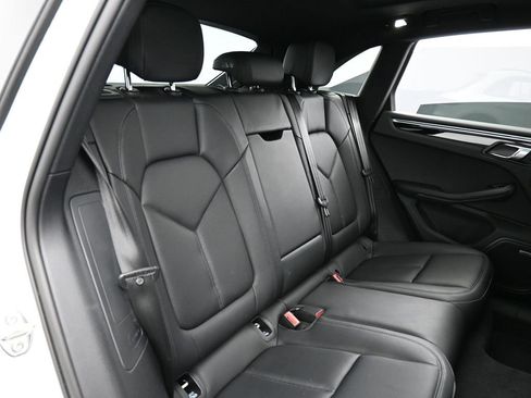Certified 2025 Porsche Macan image 27