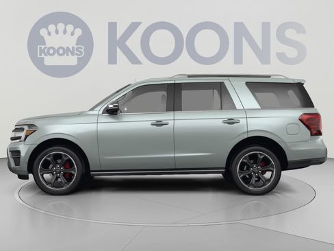Used 2024 Ford Expedition Limited AWD/4WD image 2