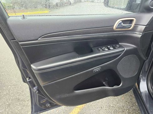 Used 2015 Jeep Grand Cherokee Limited w/ Trailer Tow Group IV image 24