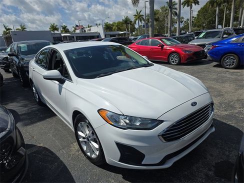 Used 2020 Ford Fusion SE image 2