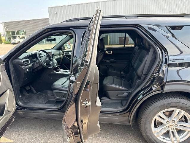 Certified 2020 Ford Explorer XLT w/ Equipment Group 202A AWD/4WD image 9