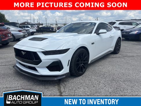 Used 2025 Ford Mustang GT RWD image 4