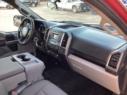 Used 2015 Ford F150 XLT image 29