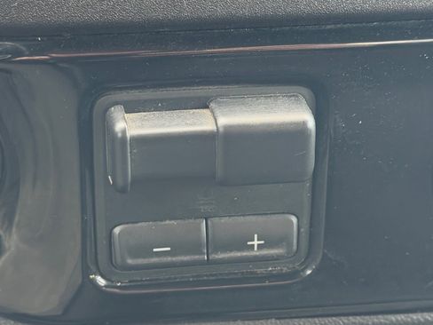 Used 2024 GMC Sierra 3500 SLE image 23