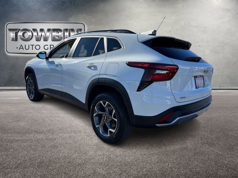 Used 2025 Chevrolet Trax LT w/ LT Convenience Package image 6