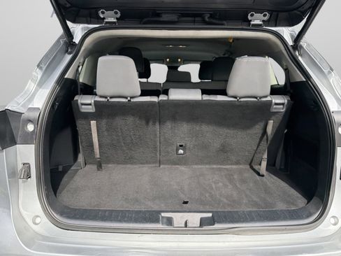 Used 2022 Toyota Highlander LE FWD image 8