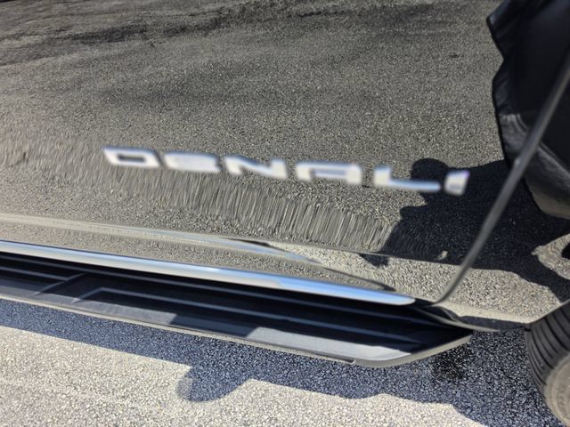 Used 2023 GMC Yukon Denali RWD image 11