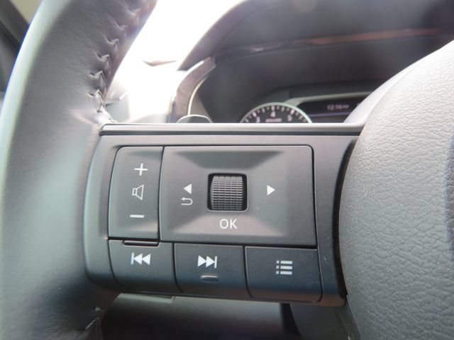 Used 2025 Nissan Pathfinder SV AWD/4WD image 19