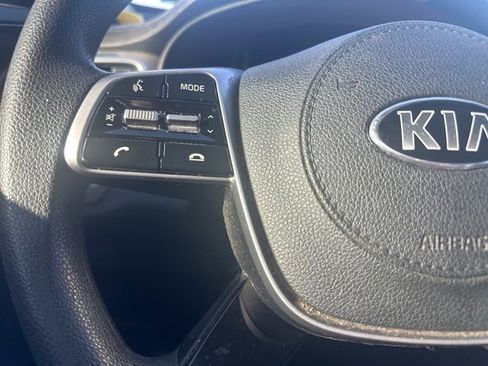 Used 2020 Kia Sorento LX image 13