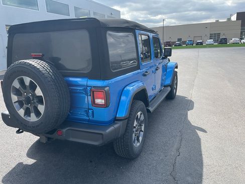 Used 2022 Jeep Wrangler Unlimited Sahara w/ Cold Weather Group AWD/4WD image 6