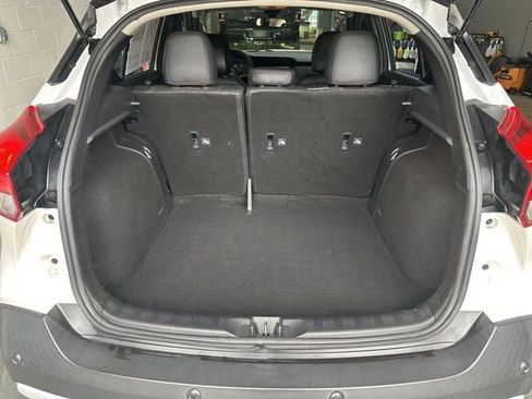 Used 2020 Nissan Kicks SR w/ SR Premium Package FWD image 17