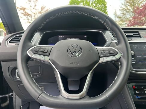 Certified 2023 Volkswagen Tiguan SE w/ Panoramic Sunroof Package AWD/4WD image 7