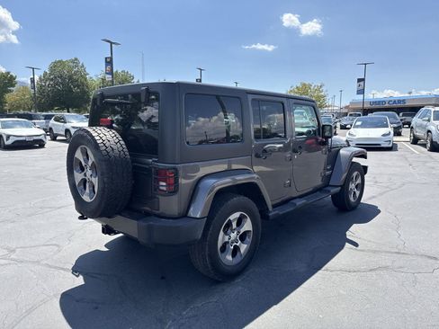 Used 2016 Jeep Wrangler Unlimited Sahara w/ Connectivity Group AWD/4WD image 4
