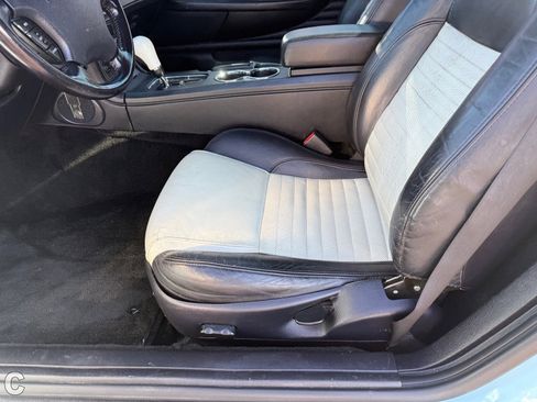 Used 2003 Ford Thunderbird Deluxe image 14