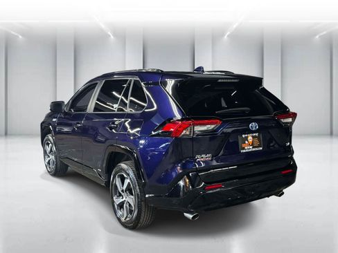 Used 2024 Toyota RAV4 SE w/ Weather & Moonroof Package AWD/4WD image 5