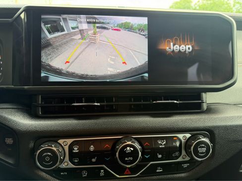Used 2024 Jeep Wrangler Unlimited Sport AWD/4WD image 23
