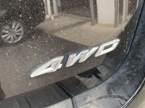 Used 2024 Ford Explorer XLT w/ Equipment Group 202A AWD/4WD image 5