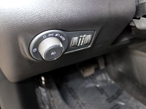 Used 2025 Jeep Compass Trailhawk image 12