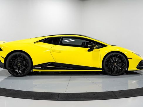 Used 2022 Lamborghini Huracan EVO AWD/4WD image 2