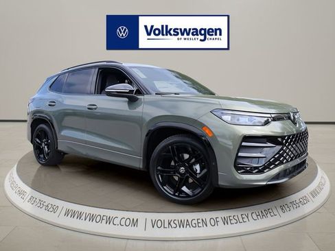 New 2026 Volkswagen Tiguan SE R-Line FWD image 1