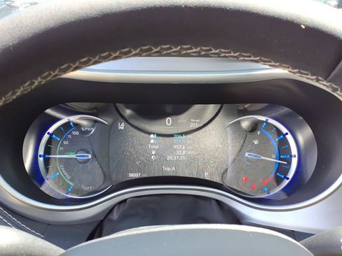 Used 2022 Chrysler Pacifica Touring-L w/ S Appearance Package FWD image 16