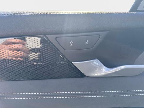 New 2025 Volkswagen Tiguan SE image 11