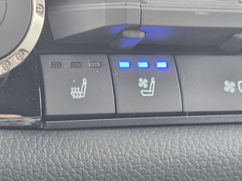 New 2026 Toyota Tundra Limited AWD/4WD image 8