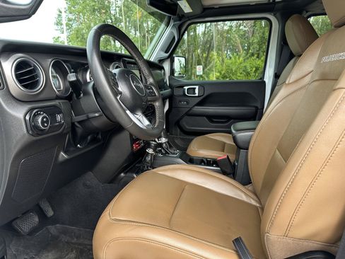 Used 2023 Jeep Gladiator Rubicon w/ Cold Weather Group AWD/4WD image 15
