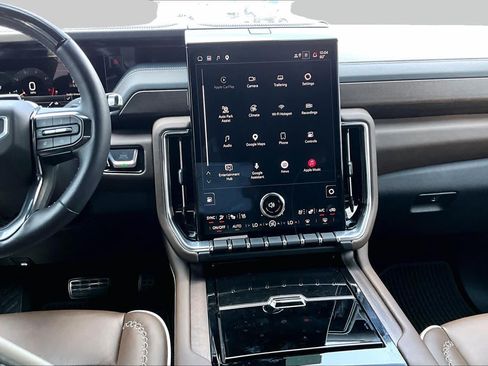 Used 2025 GMC Yukon XL Denali Ultimate AWD/4WD image 7