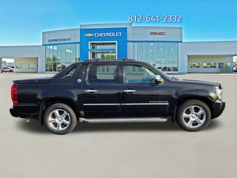 Used 2013 Chevrolet Avalanche LTZ image 8