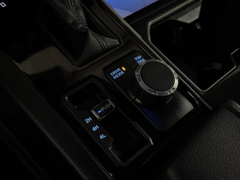 Used 2022 Toyota Tundra SR5 AWD/4WD image 30