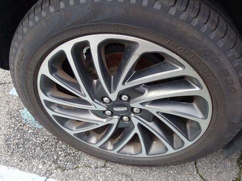 Used 2020 Lincoln Nautilus Reserve image 10