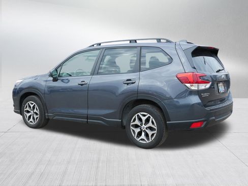 Used 2023 Subaru Forester Premium image 5