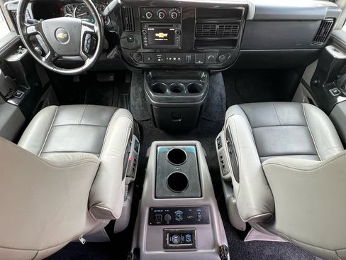 Used 2018 Chevrolet Express 2500 w/ Enhanced Convenience Package image 37