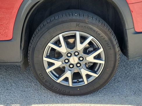 Used 2023 GMC Acadia SLT image 18