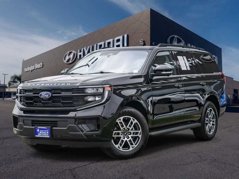 Used 2025 Ford Expedition Active RWD image 1