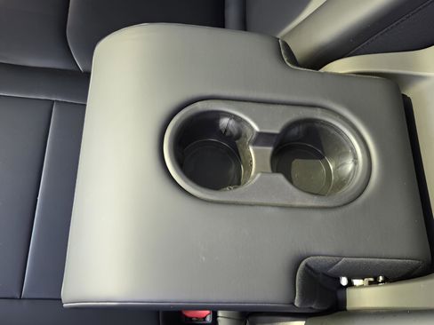 Used 2023 Tesla Model Y Performance image 11