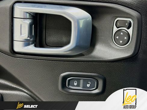 Used 2024 Jeep Gladiator Sport image 17