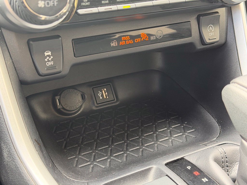 Used 2025 Toyota RAV4 XLE AWD/4WD image 18