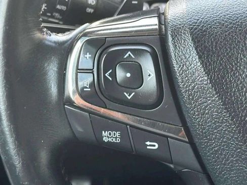 Used 2013 Toyota Avalon XLE image 30