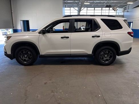 Used 2024 Honda Pilot TrailSport image 4
